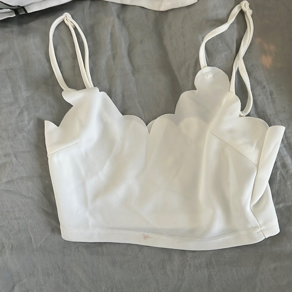 Simple Whute crop top adjustable